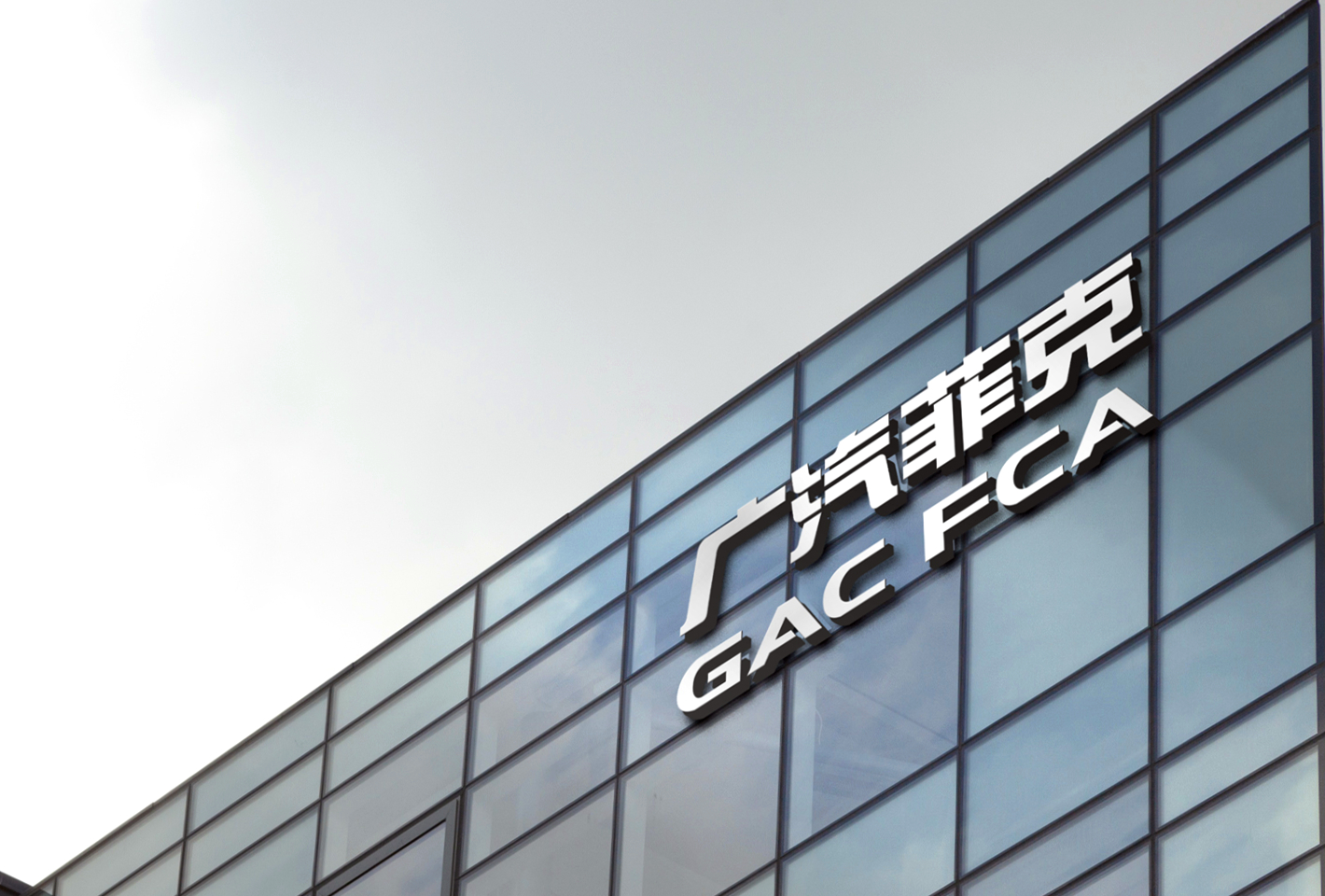 广汽菲克的破产让人唏嘘不已,很多人认为其抱着jeep这条大腿本不该